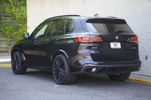Black Sapphire Metallic 2023 BMW X5 sDrive40i