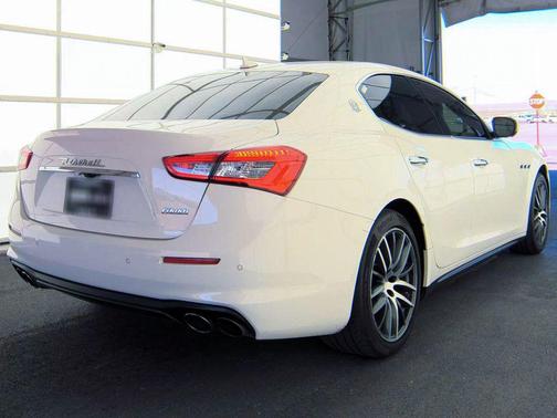 Bianco 2020 Maserati Ghibli Base