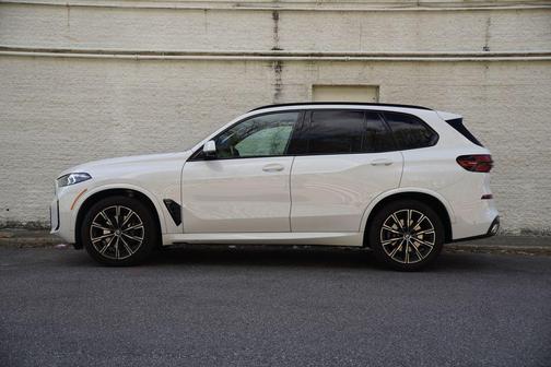 White 2025 BMW X5 xDrive40i