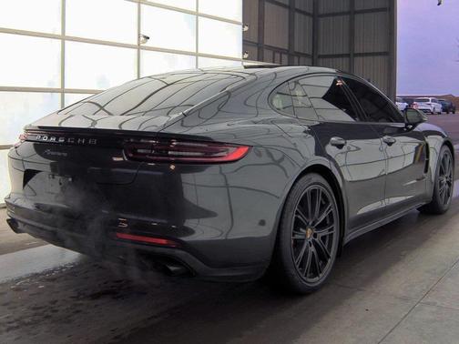 2018 Porsche Panamera 4