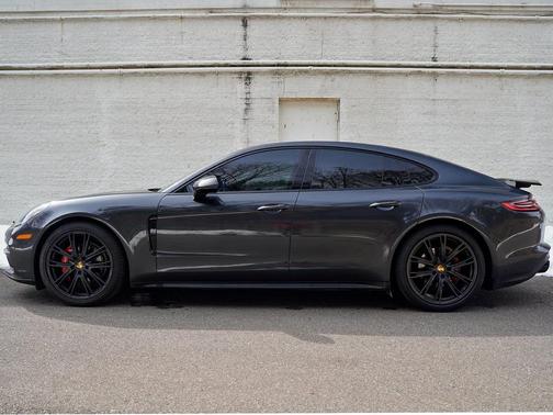 2018 Porsche Panamera 4
