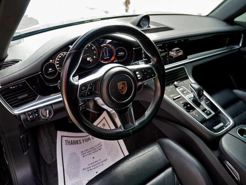 2018 Porsche Panamera 4
