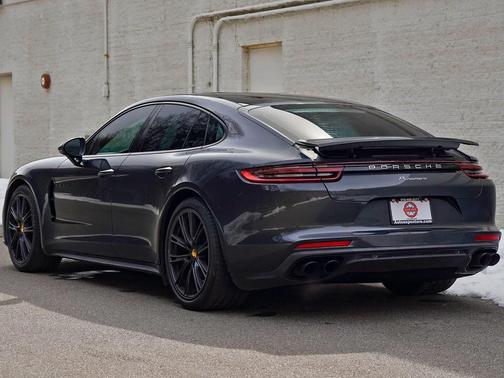2018 Porsche Panamera 4