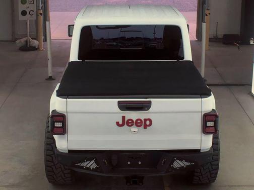 Bright White Clearcoat 2020 Jeep Gladiator Sport S