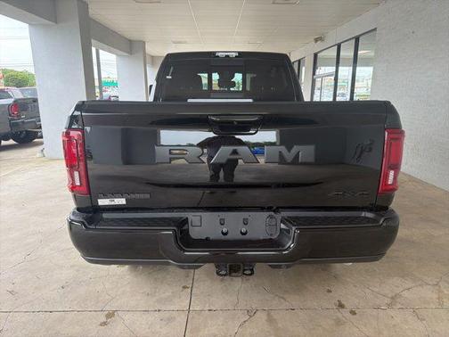 Diamond Black Crystal Pearlcoat 2026 RAM 2500 Laramie Crew Cab 4x4 6'4' Box