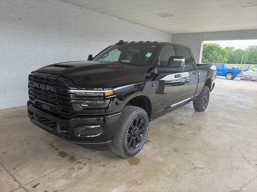 Diamond Black Crystal Pearlcoat 2026 RAM 2500 Laramie Crew Cab 4x4 6'4' Box