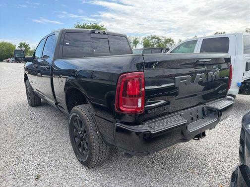 Diamond Black Crystal Pearlcoat 2026 RAM 2500 Laramie Crew Cab 4x4 6'4' Box