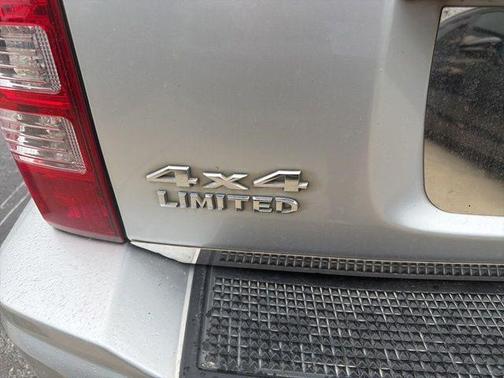 Bright Silver Metallic Clearcoat 2012 Jeep Liberty Jet