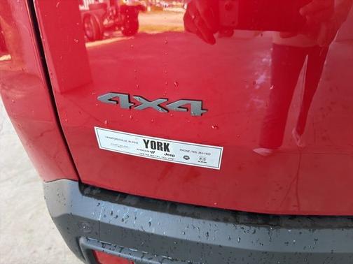 Red Hot Pearlcoat 2026 Jeep Cherokee Laredo