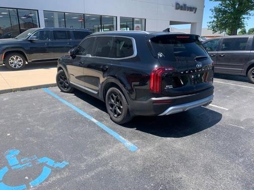 Photo 3 of 6 of 2020 Kia Telluride EX