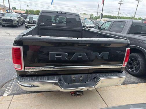 Brilliant Black Crystal Pearlcoat 2017 RAM 2500 Limited Crew Cab 4x4 8' Box