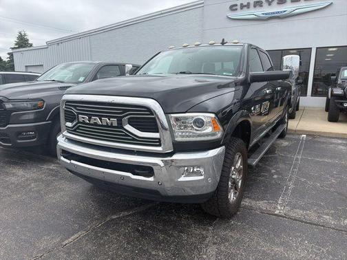 Brilliant Black Crystal Pearlcoat 2017 RAM 2500 Limited Crew Cab 4x4 8' Box