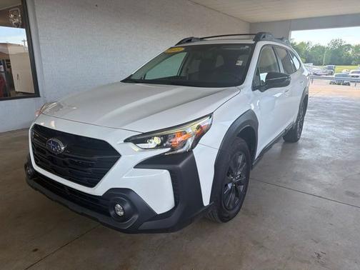 Crystal White Pearl 2025 Subaru Outback Onyx Edition XT
