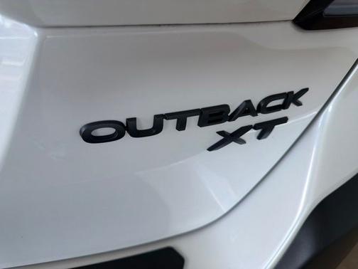 Crystal White Pearl 2025 Subaru Outback Onyx Edition XT