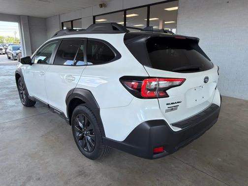 Crystal White Pearl 2025 Subaru Outback Onyx Edition XT