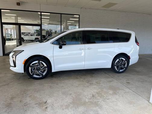White 2027 Chrysler Pacifica Limited
