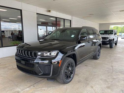 Diamond Black Crystal Pearlcoat 2026 Jeep Grand Cherokee L Altitude