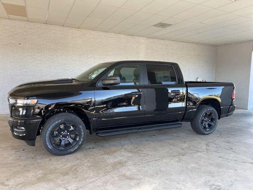Diamond Black Crystal Pearlcoat 2026 RAM 1500 Express