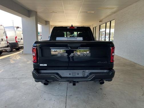 Diamond Black Crystal Pearlcoat 2026 RAM 1500 Express