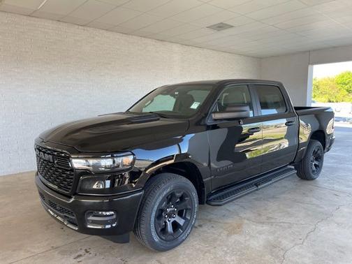 Diamond Black Crystal Pearlcoat 2026 RAM 1500 Express