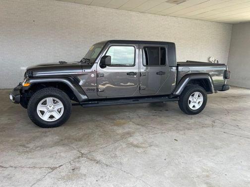 Crystal Metallic 2021 Jeep Gladiator Sport