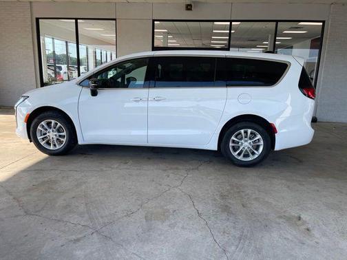 White 2027 Chrysler Pacifica Select
