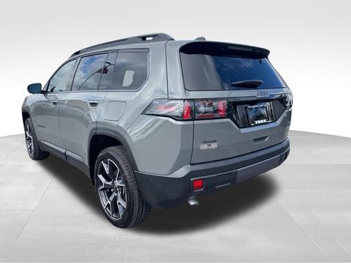 Sting-Gray Clearcoat 2026 Jeep Cherokee Overland