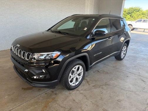 Diamond Black 2024 Jeep Compass Latitude