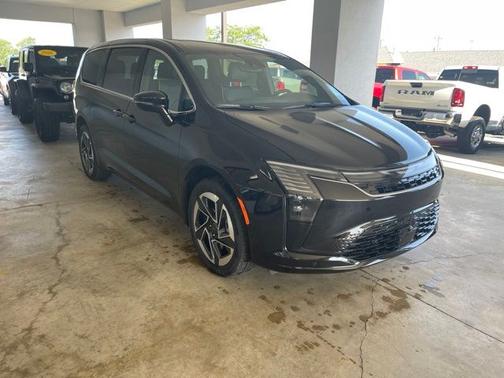 Diamond Black 2027 Chrysler Pacifica Limited