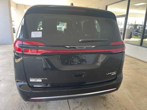 Diamond Black 2027 Chrysler Pacifica Limited