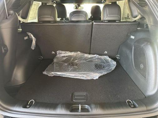 Diamond Black Crystal Pearlcoat 2026 Jeep Compass Latitude