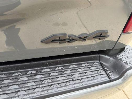Ceramic Gray Clearcoat 2026 RAM 2500 Laramie Crew Cab 4x4 6'4' Box