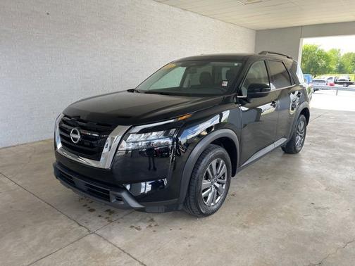 Super Black 2025 Nissan Pathfinder SV