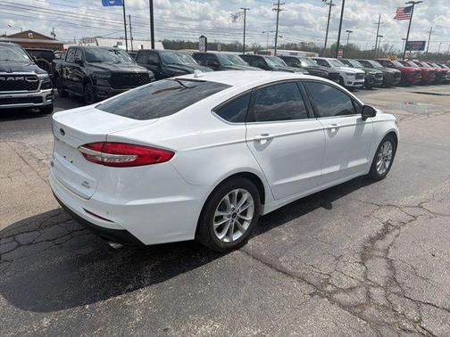 White 2019 Ford Fusion SE