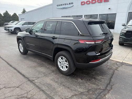 Diamond Black 2023 Jeep Grand Cherokee Laredo