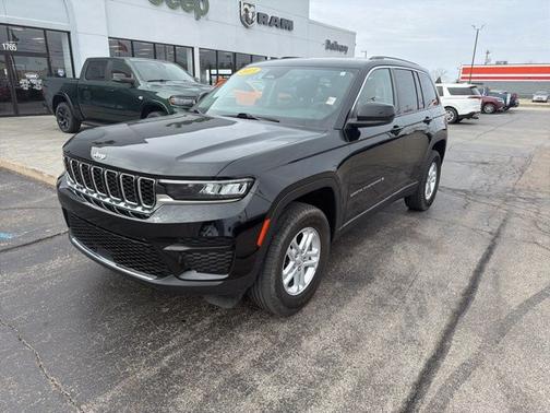 Diamond Black 2023 Jeep Grand Cherokee Laredo