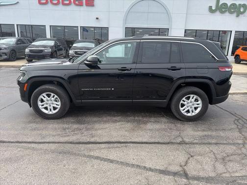 Diamond Black 2023 Jeep Grand Cherokee Laredo