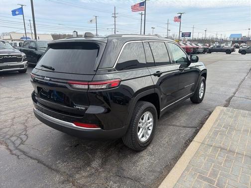Diamond Black 2023 Jeep Grand Cherokee Laredo