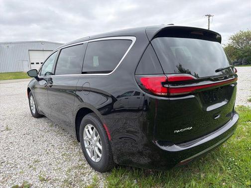Diamond Black Crystal Pearlcoat 2027 Chrysler Pacifica L