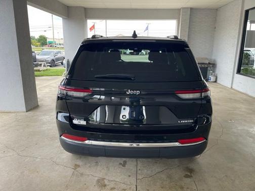 Diamond Black 2023 Jeep Grand Cherokee Laredo