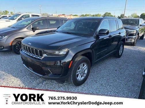 Diamond Black Crystal Pearlcoat 2023 Jeep Grand Cherokee Laredo