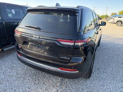 Diamond Black Crystal Pearlcoat 2023 Jeep Grand Cherokee Laredo