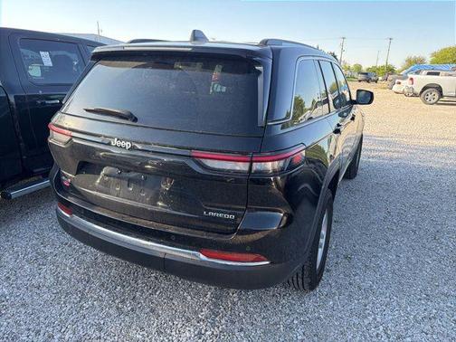 Diamond Black Crystal Pearlcoat 2023 Jeep Grand Cherokee Laredo