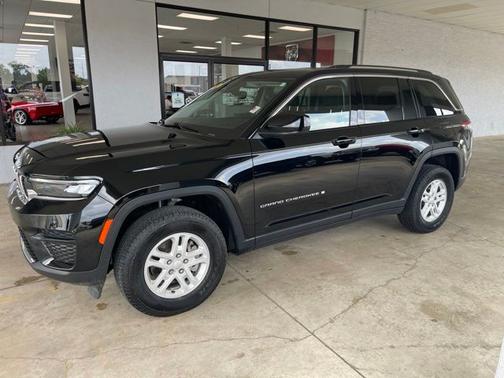 Diamond Black 2023 Jeep Grand Cherokee Laredo