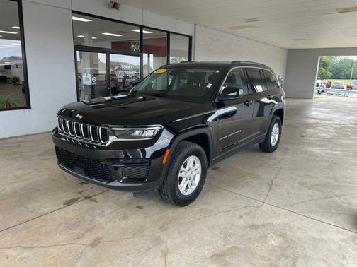 Diamond Black 2023 Jeep Grand Cherokee Laredo
