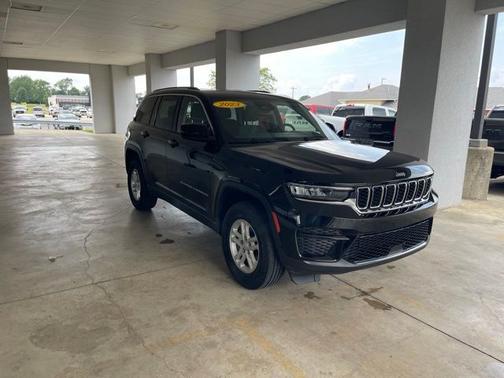 Diamond Black 2023 Jeep Grand Cherokee Laredo