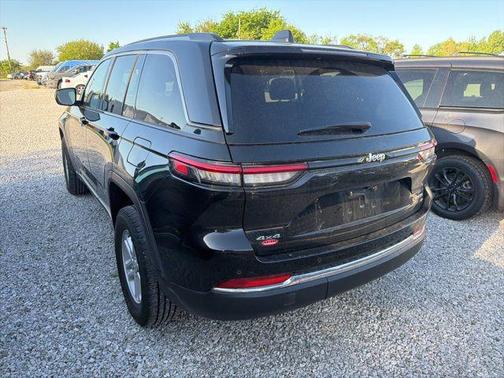 Diamond Black Crystal Pearlcoat 2023 Jeep Grand Cherokee Laredo