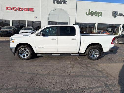 Bright White Clearcoat 2022 RAM 1500 Big Horn/Lone Star