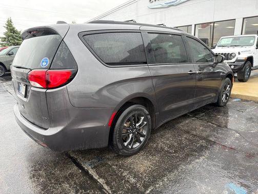 Granite Crystal Metallic Clearcoat 2020 Chrysler Pacifica L