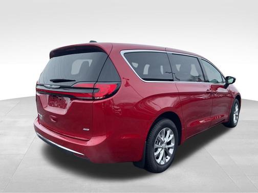 Red Hot Pearlcoat 2026 Chrysler Pacifica L